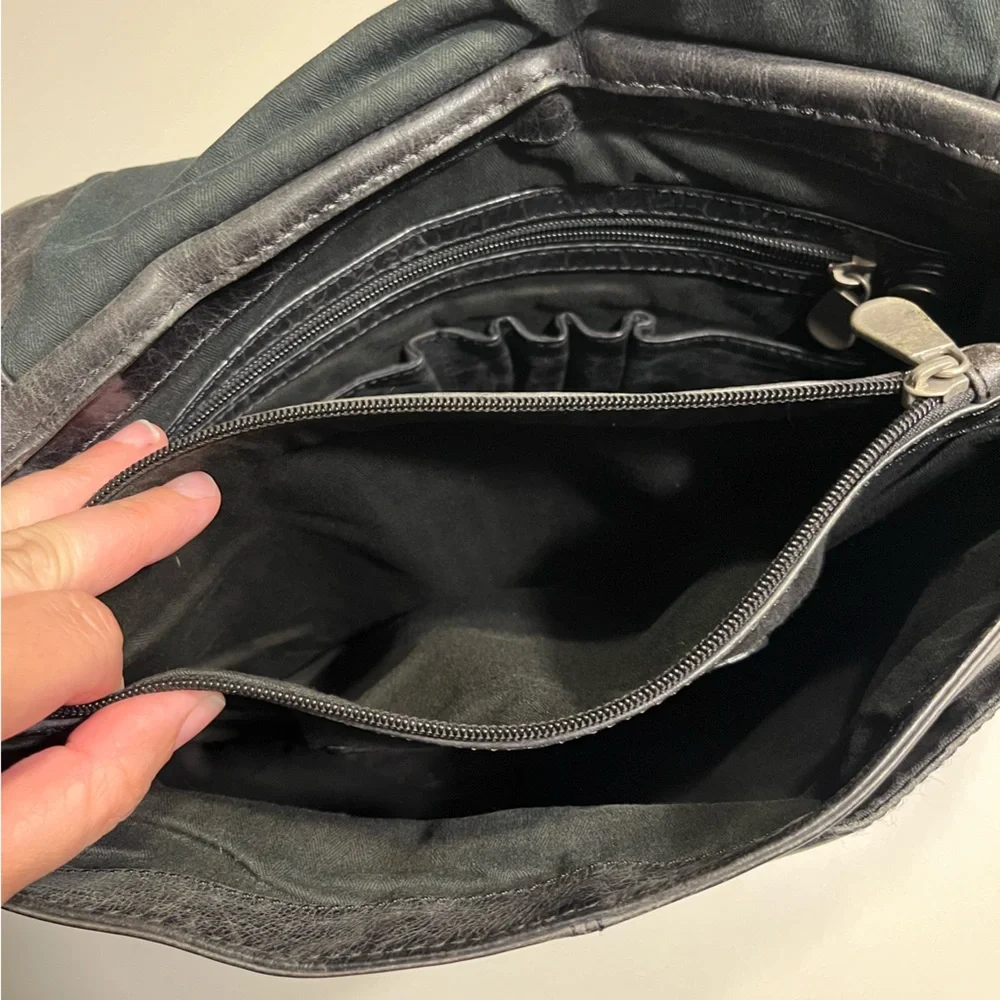 Fossil Brand large leather messenger bag